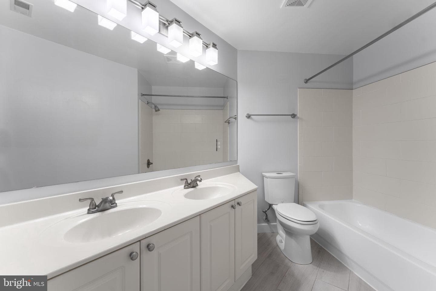 1641 International Drive #315 photo 17