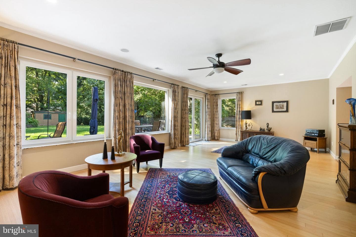 1640 Irvin photo 11