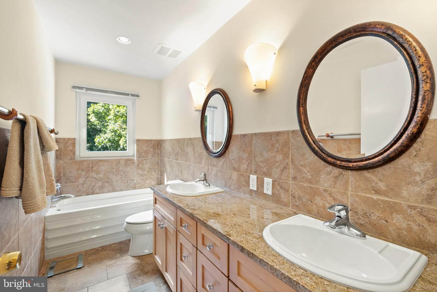 1640 Irvin photo 26