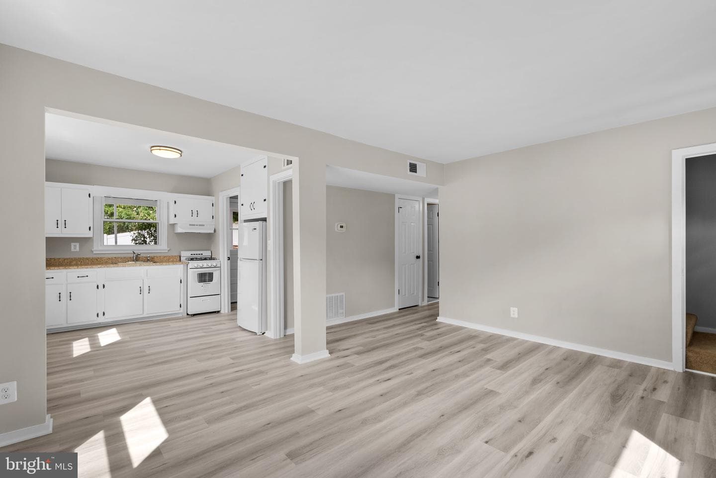5652 Kathryn Street photo 7