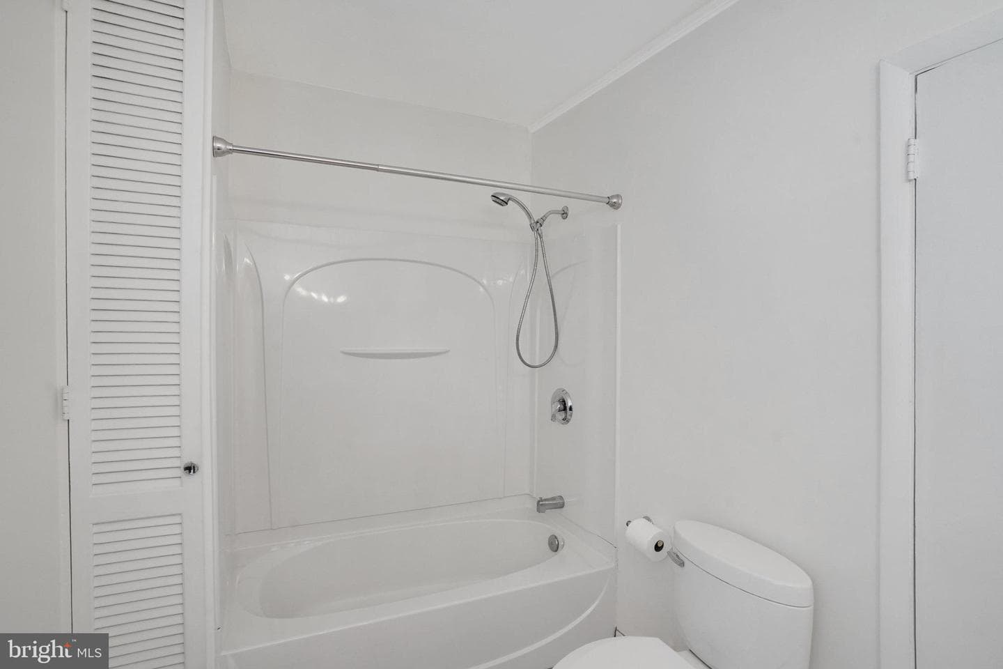 13826 Eames Avenue photo 17