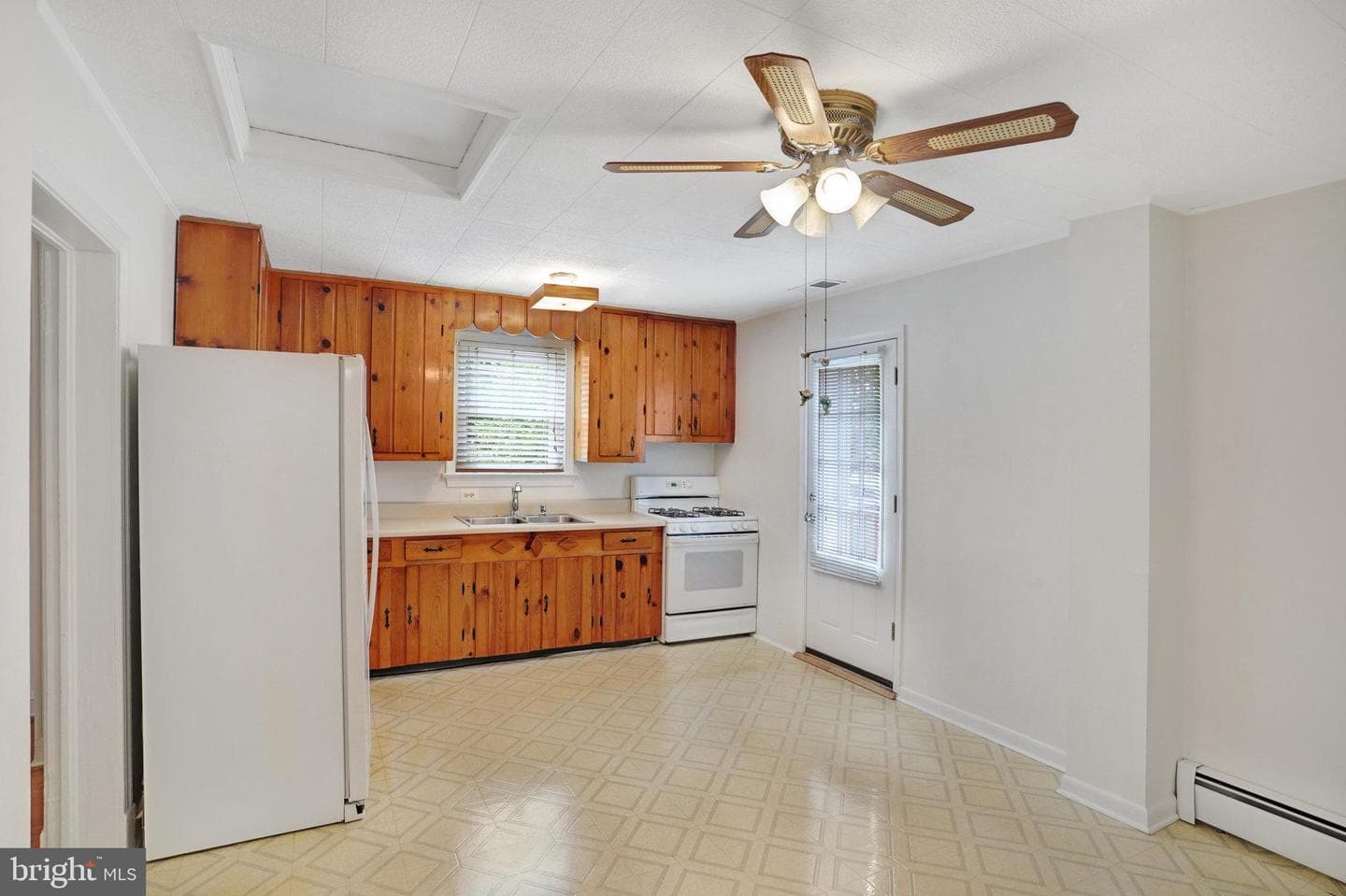 13826 Eames Avenue photo 20