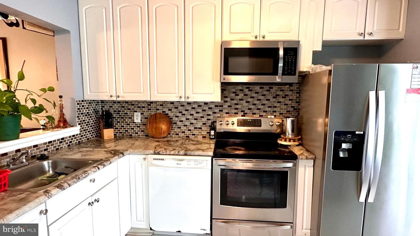 8708 Village Green Court photo 2