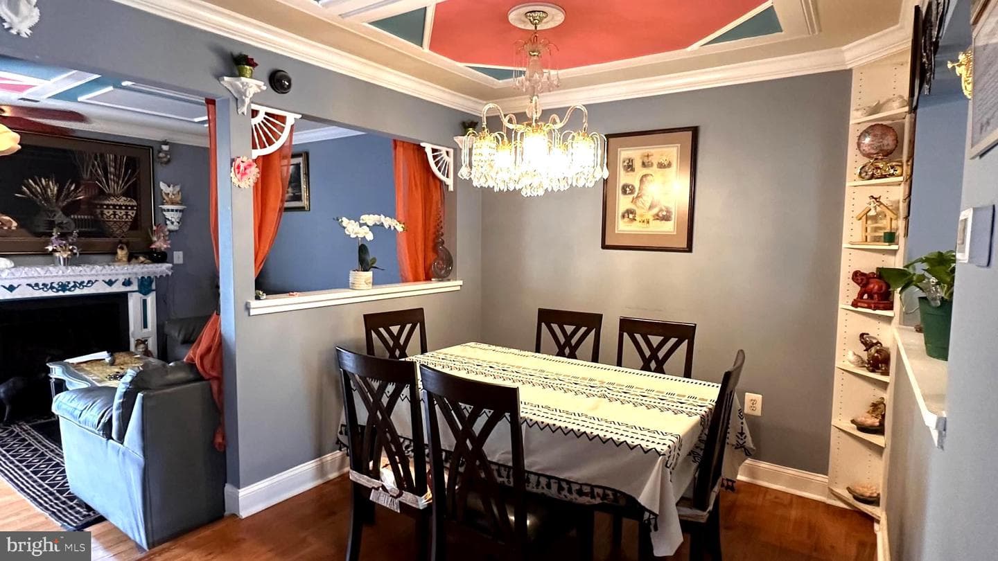 8708 Village Green Court photo 5