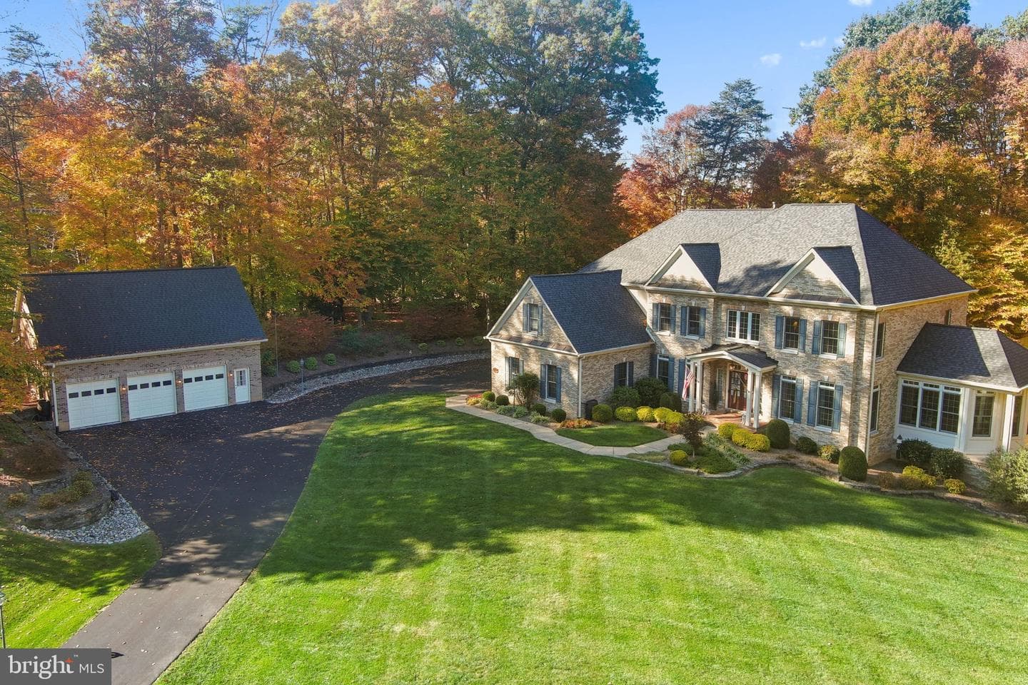 8235 Roseland Drive photo 4