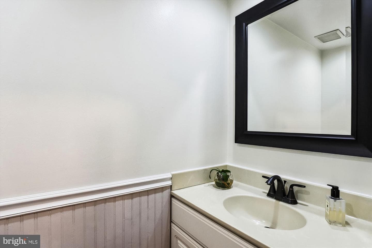 9322 Braymore Circle photo 6