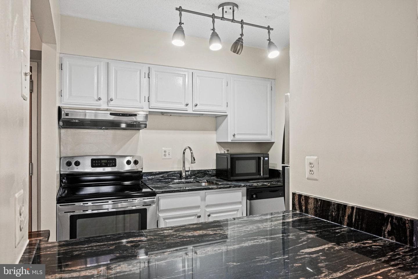 1808 Old Meadow Road #716 photo 10