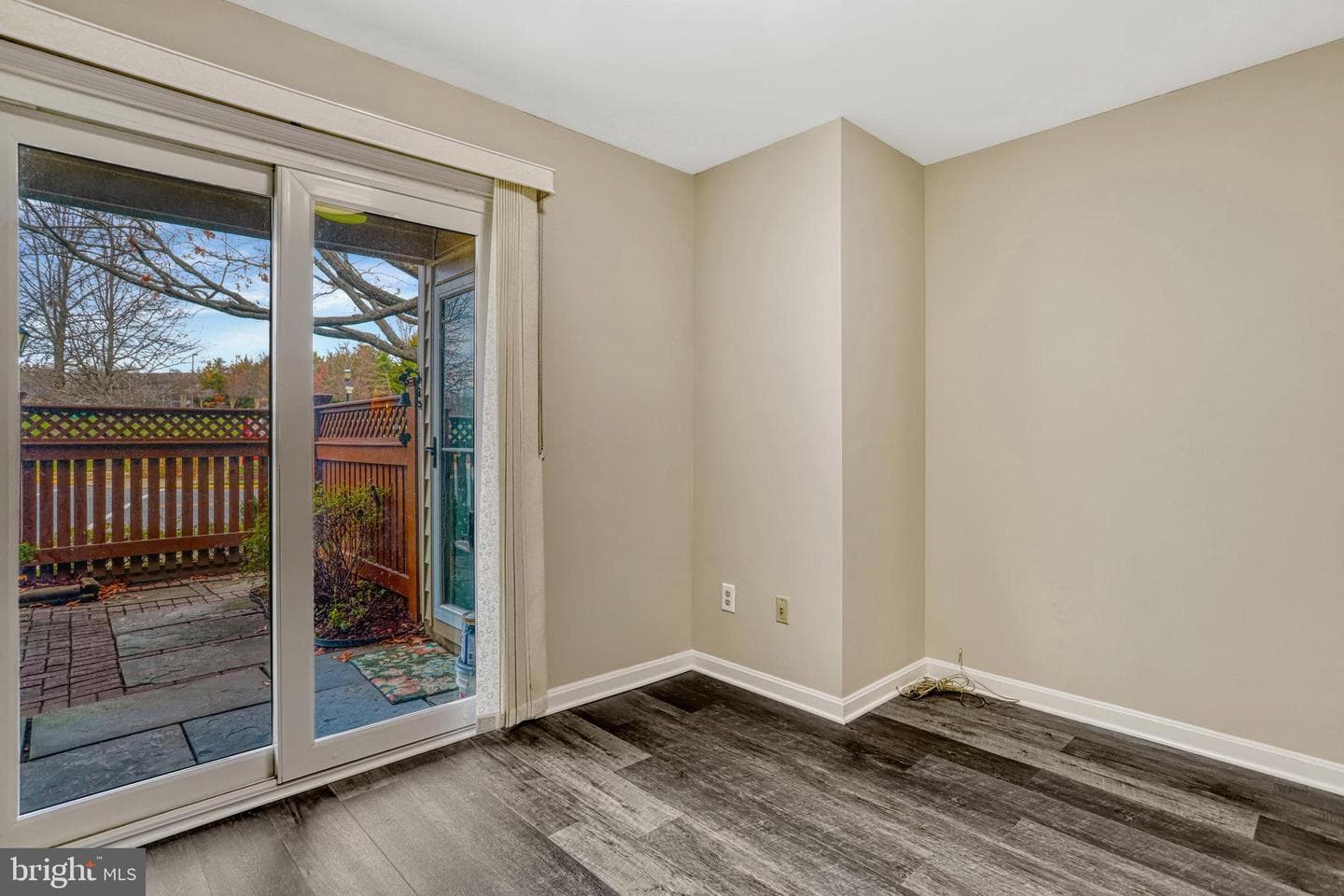6090 Essex House Square photo 15
