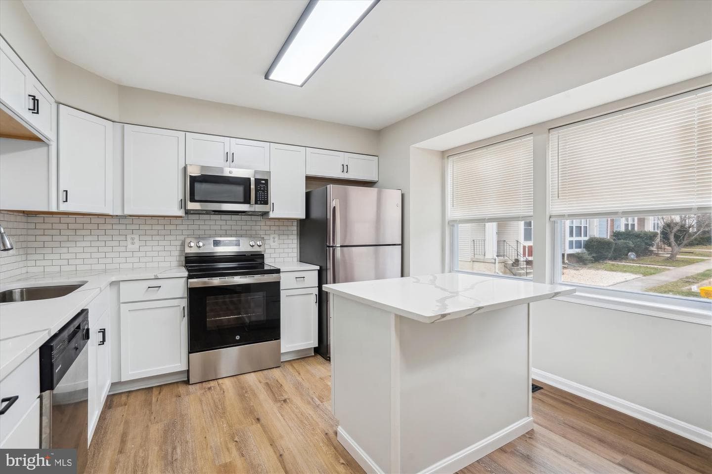 5492 Stavendish Street photo 14