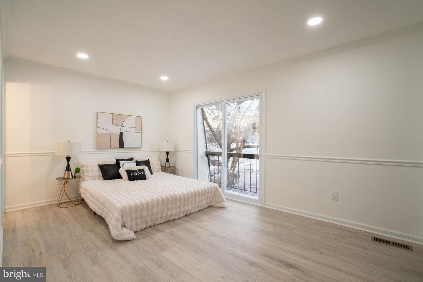 1033 Kings Court photo 15