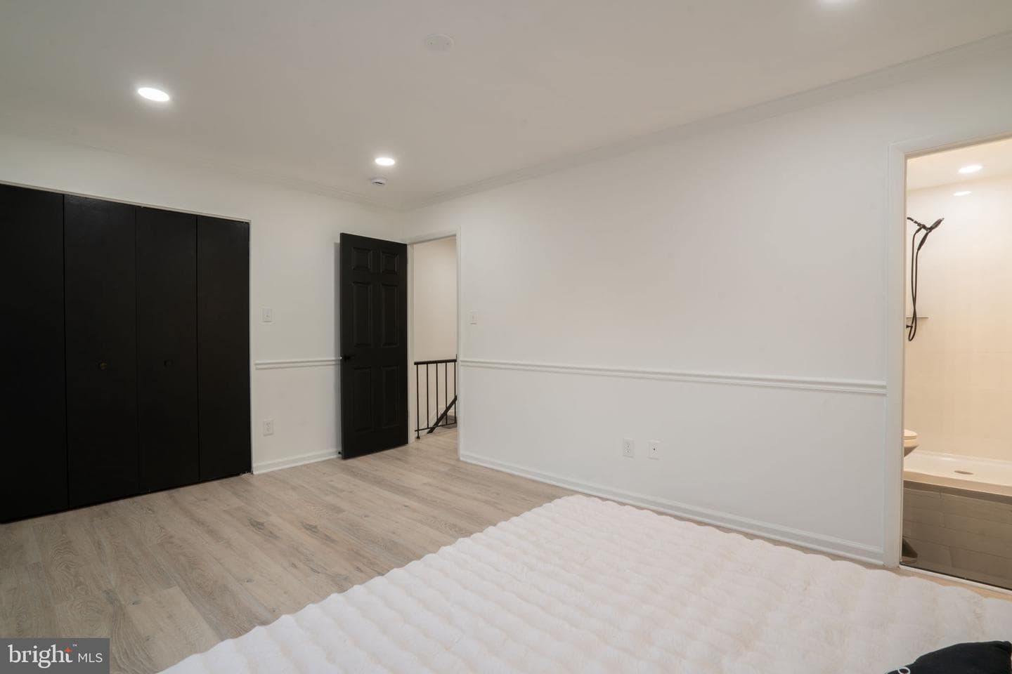 1033 Kings Court photo 17