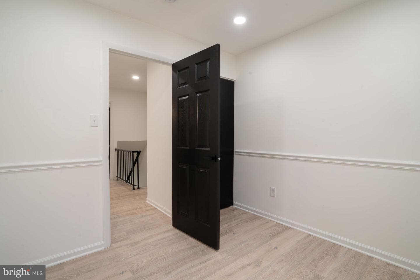 1033 Kings Court photo 22
