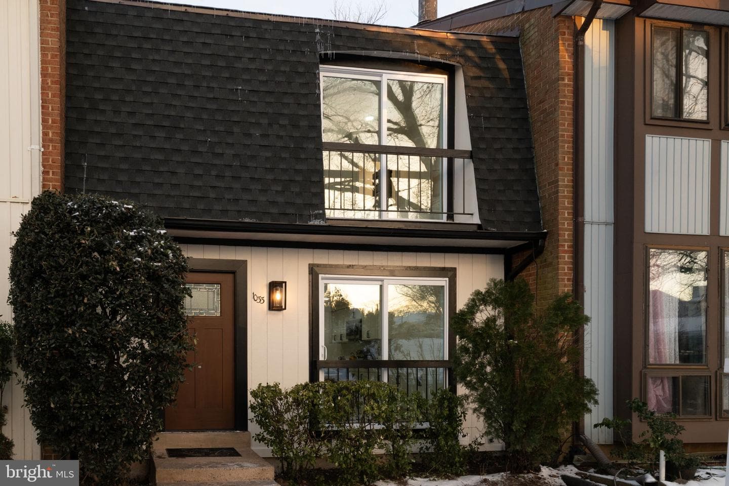 1033 Kings Court photo 3
