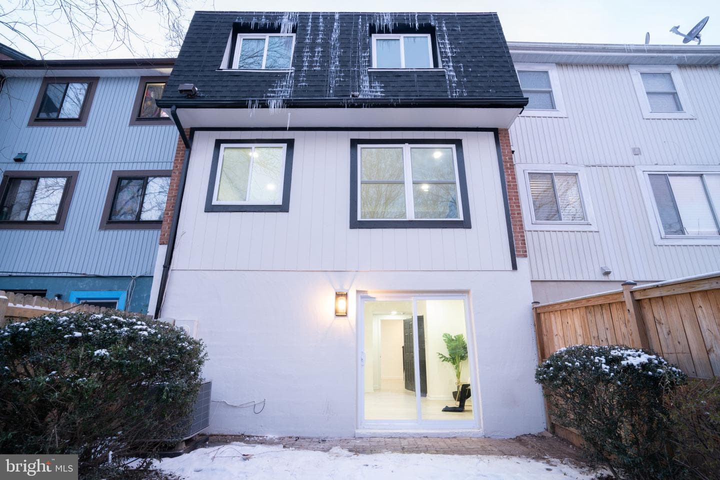 1033 Kings Court photo 36