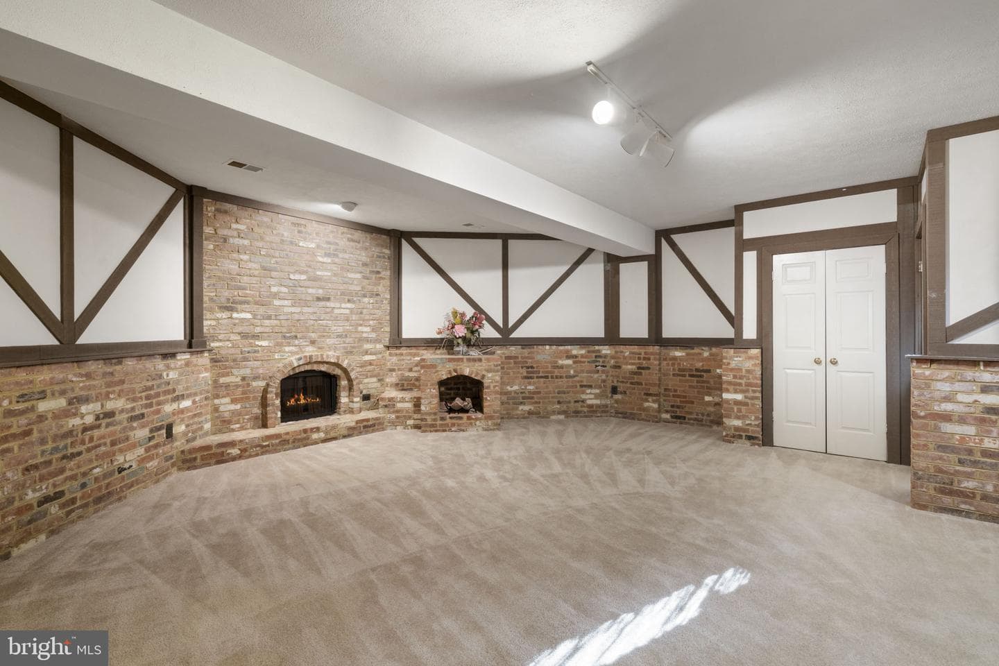 1537 Cedar Ave photo 45