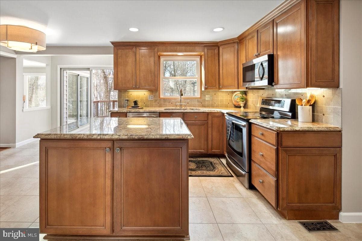 8218 Rushing Creek Drive photo 21