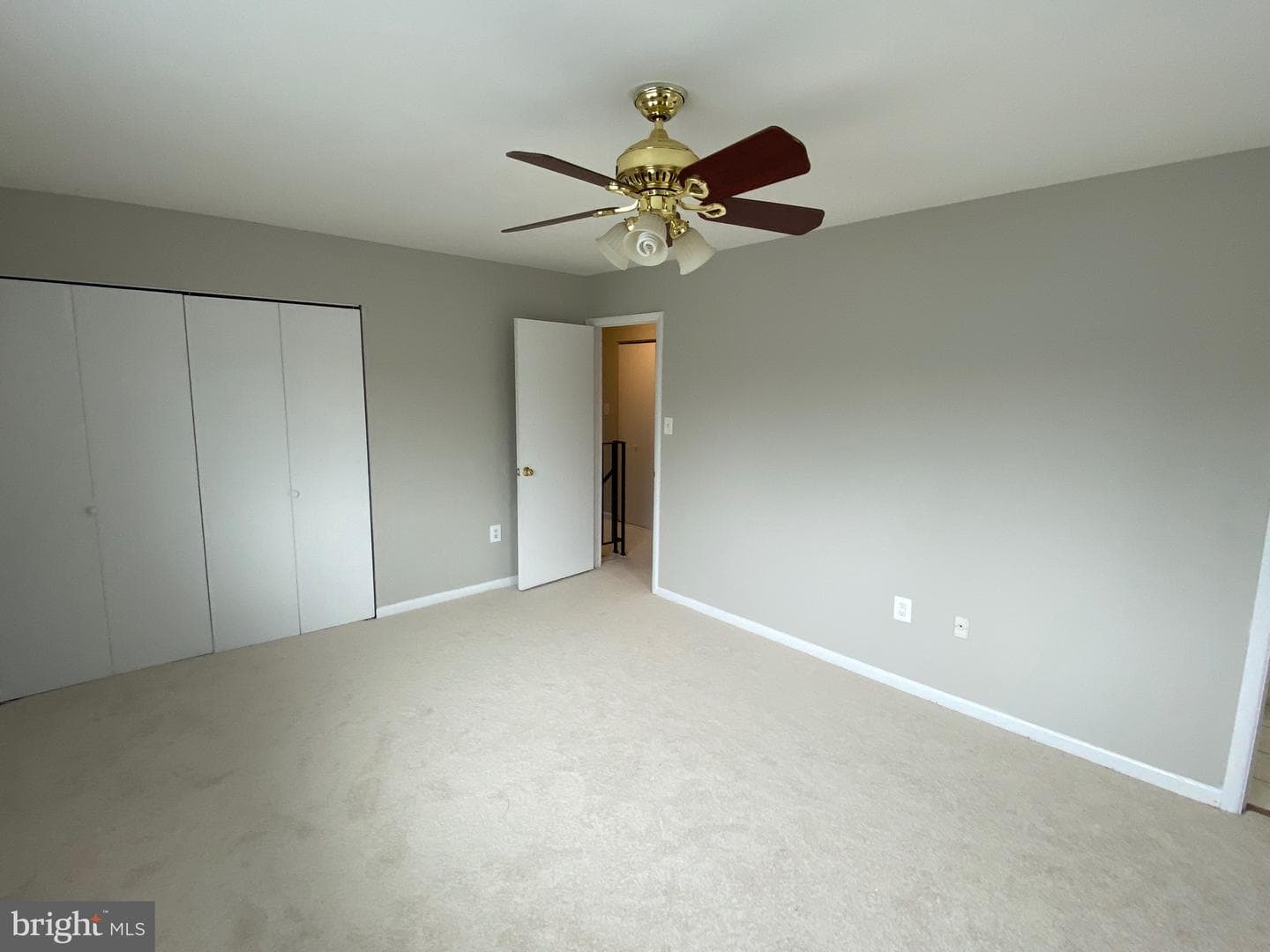 1005 Queens Court photo 12