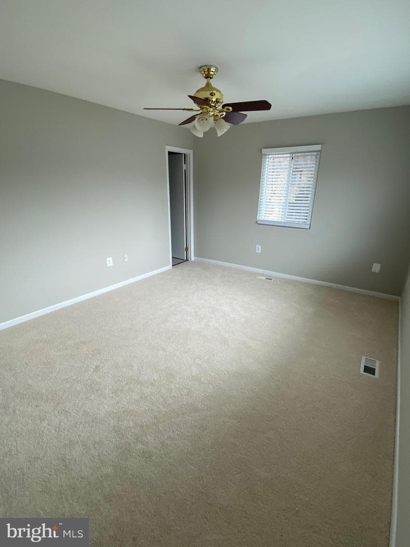 1005 Queens Court photo 16