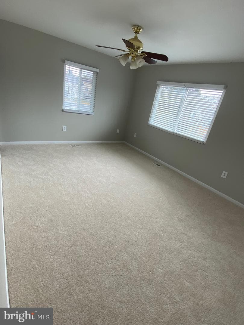 1005 Queens Court photo 17