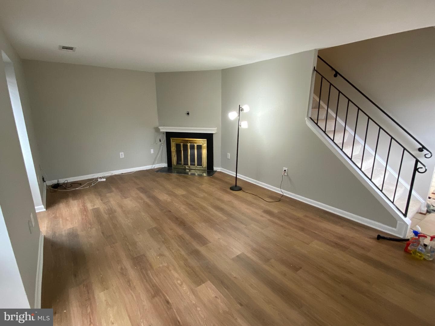 1005 Queens Court photo 20