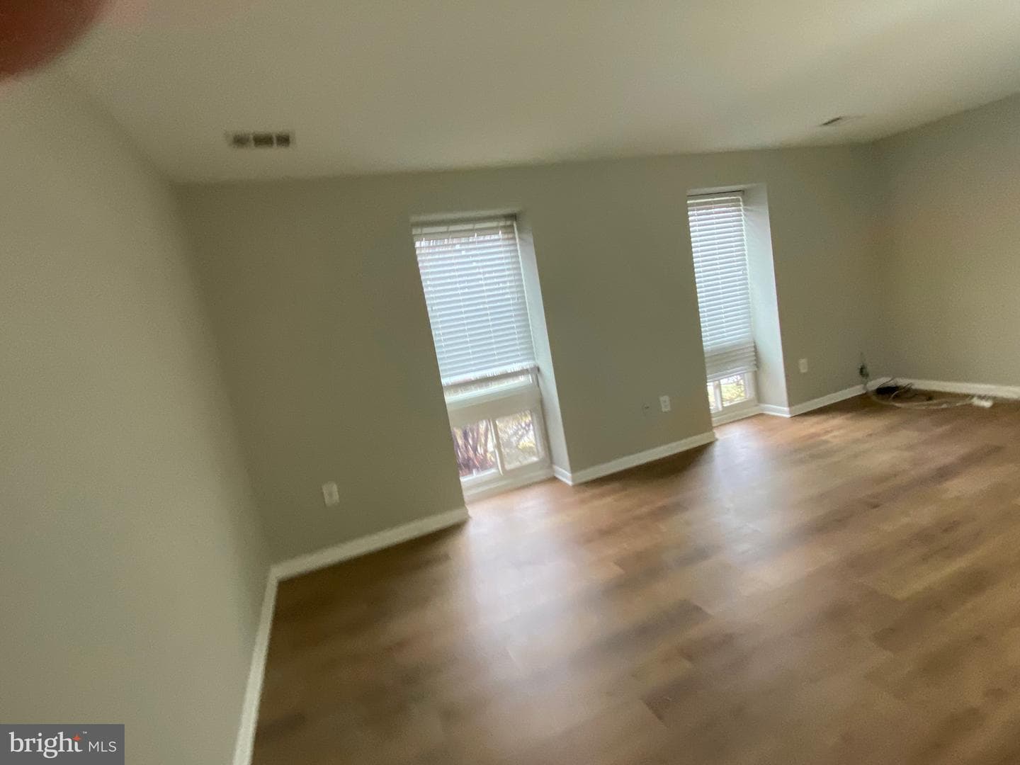 1005 Queens Court photo 21