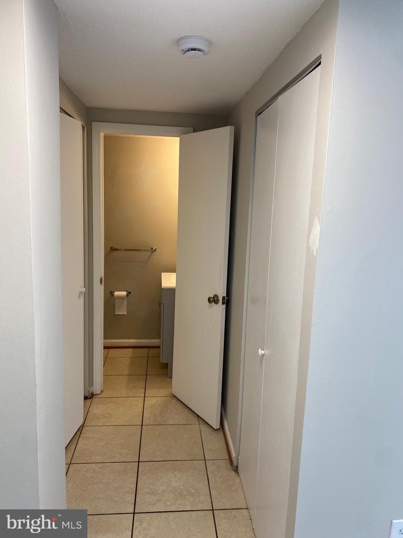 1005 Queens Court photo 23