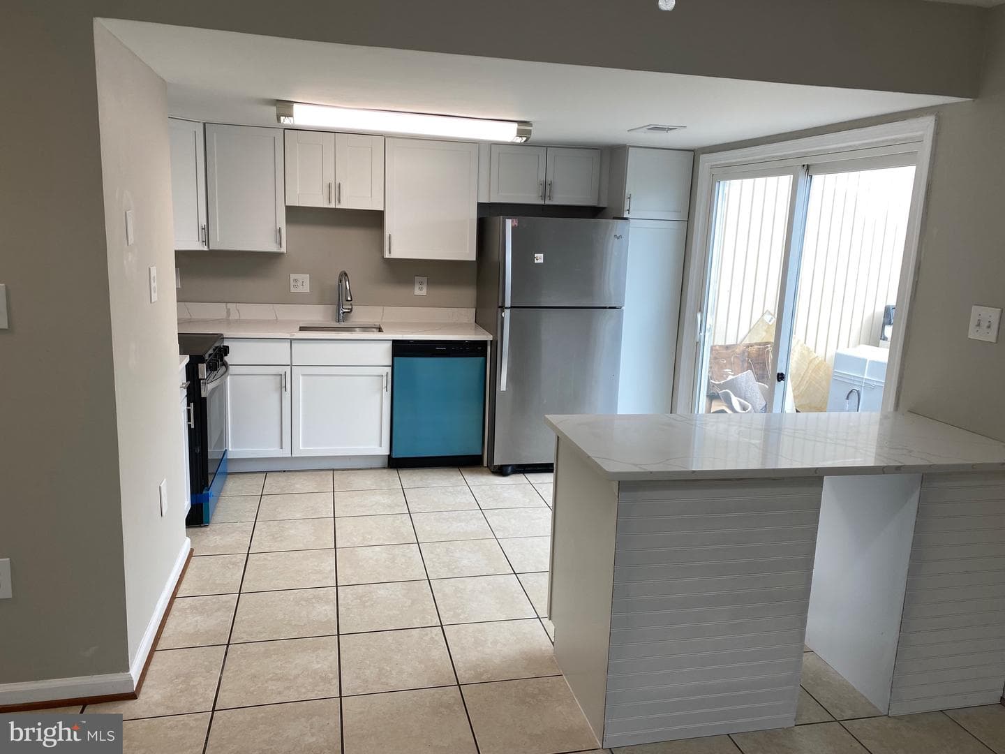 1005 Queens Court photo 24