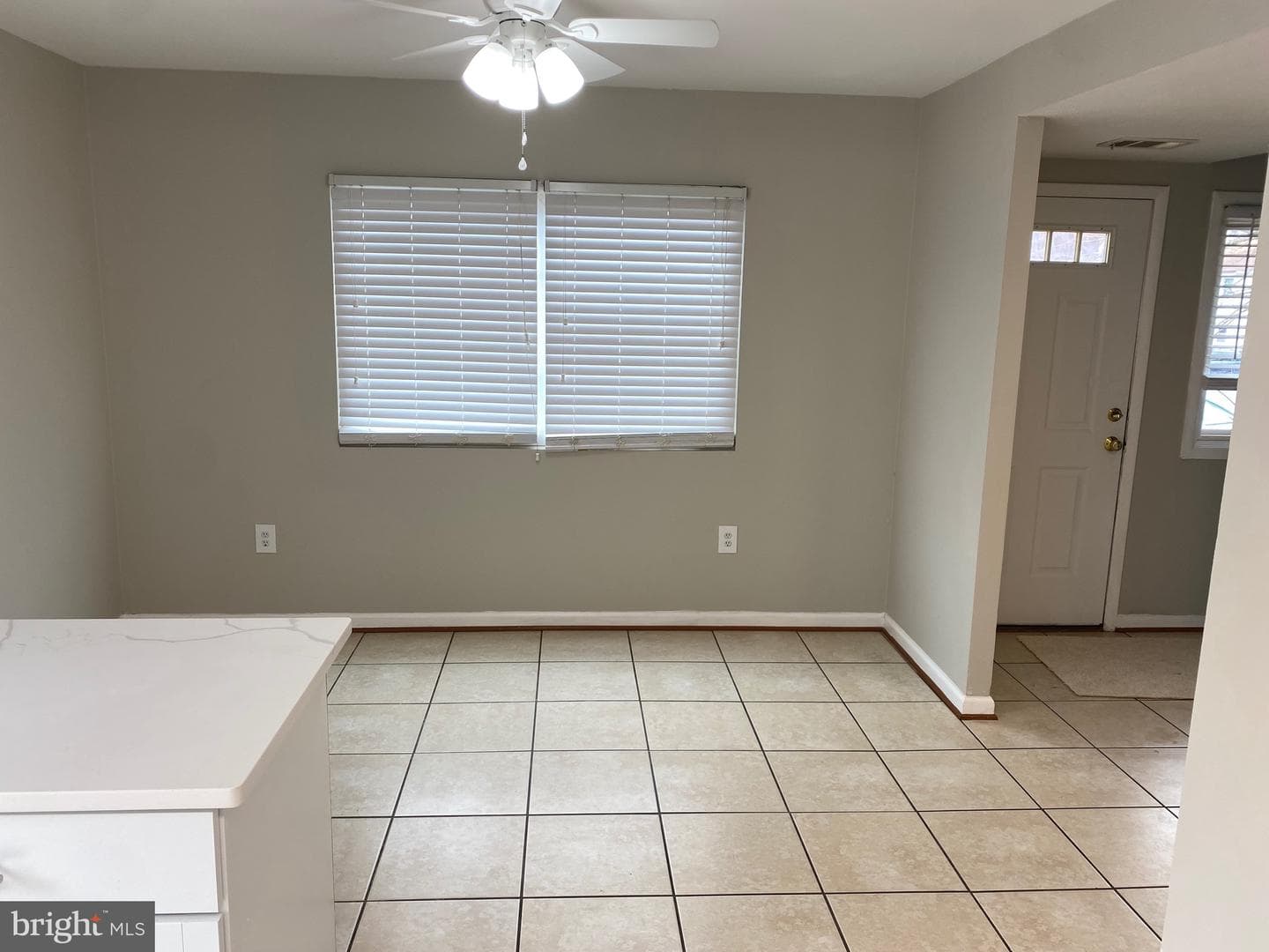 1005 Queens Court photo 25