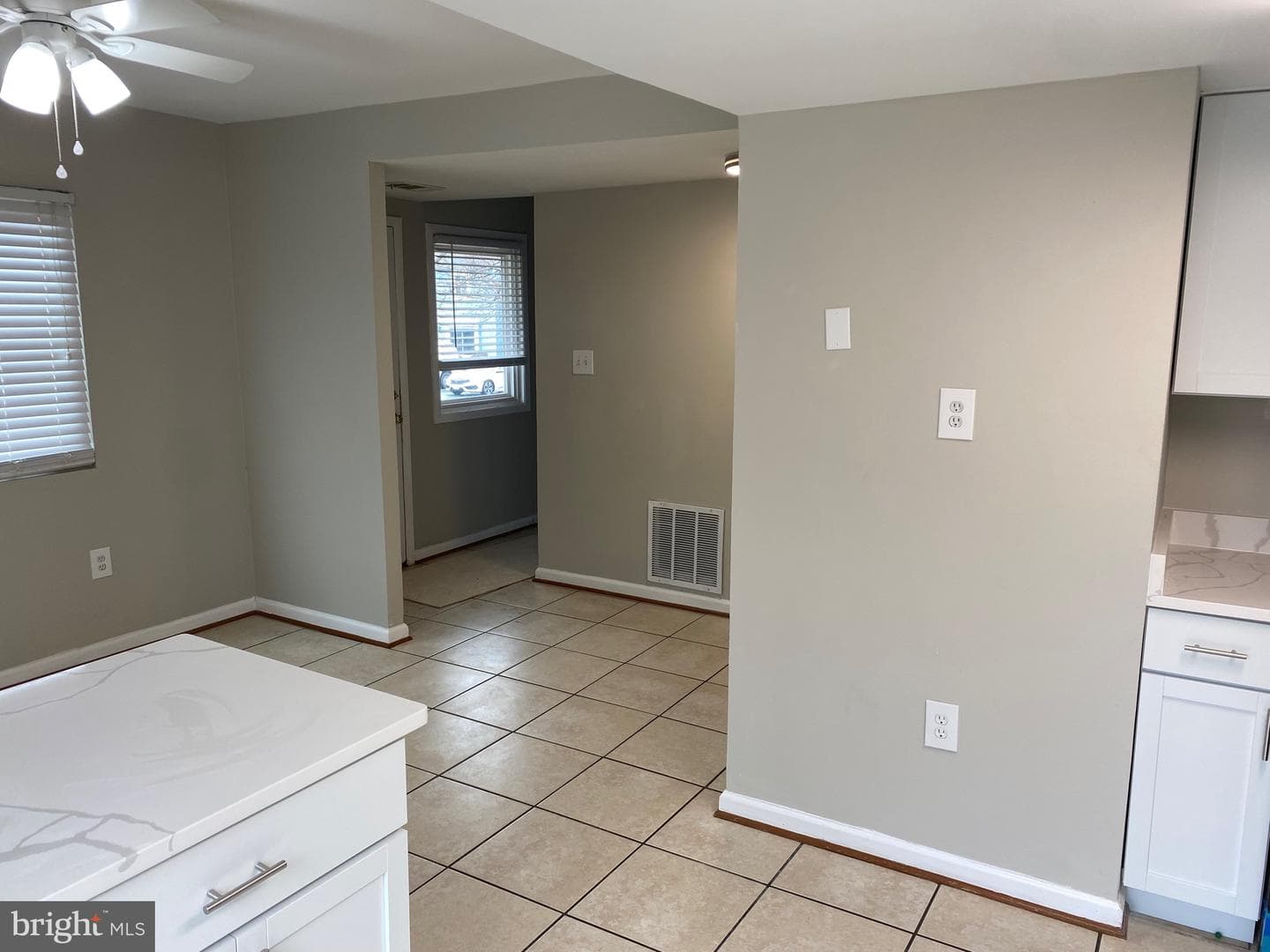 1005 Queens Court photo 26