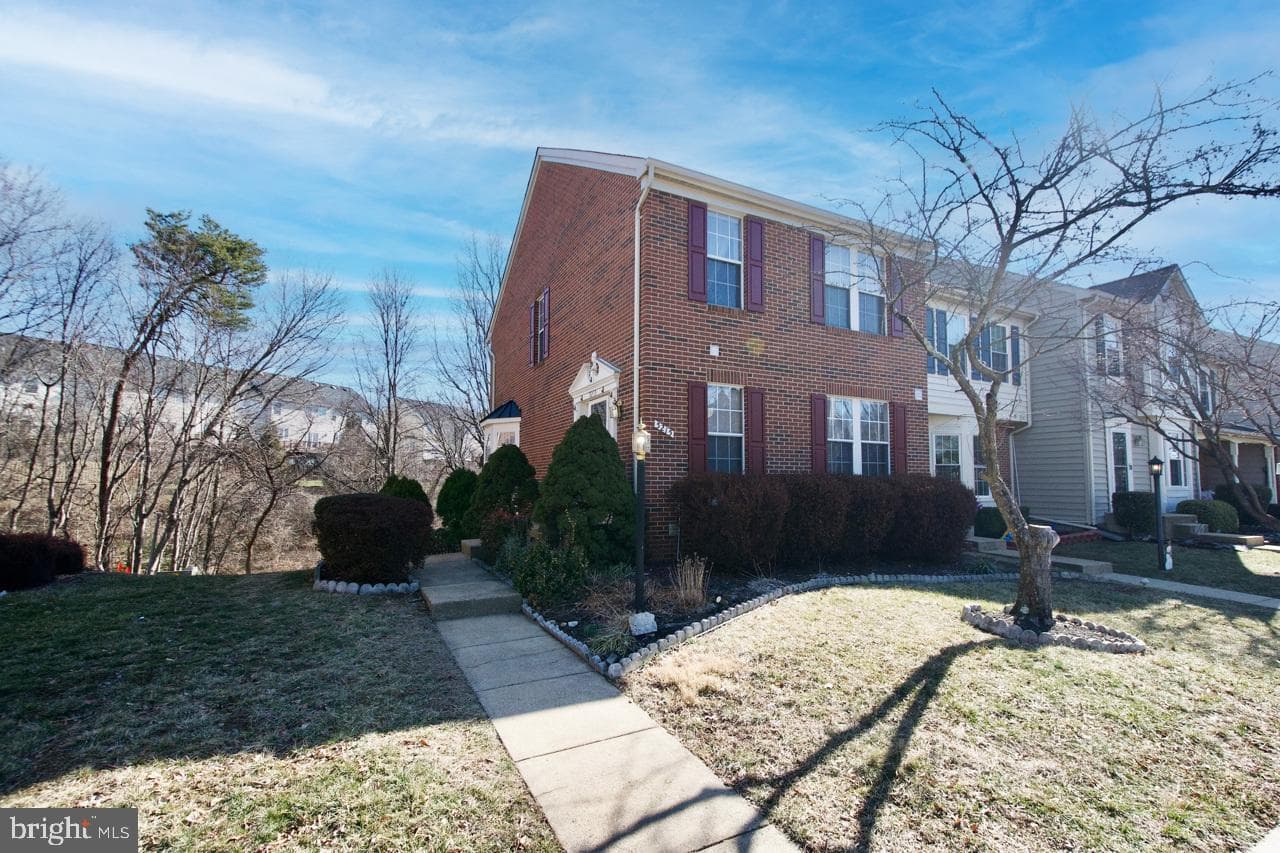 5215 Dunstable Lane photo 1