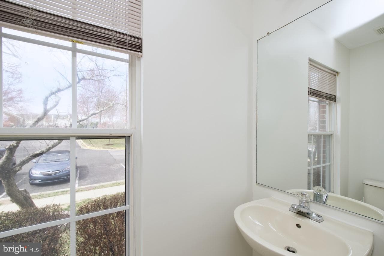 5215 Dunstable Lane photo 11