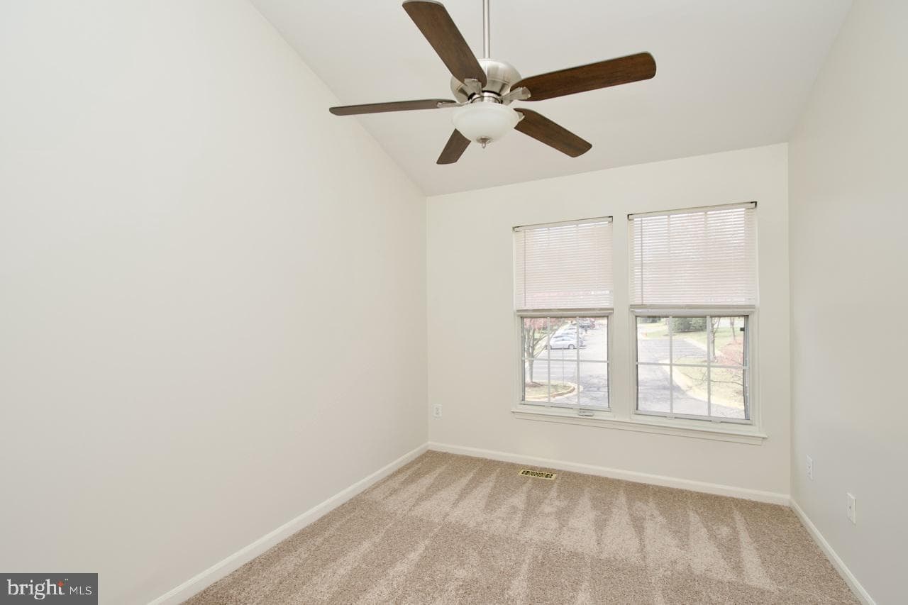 5215 Dunstable Lane photo 19