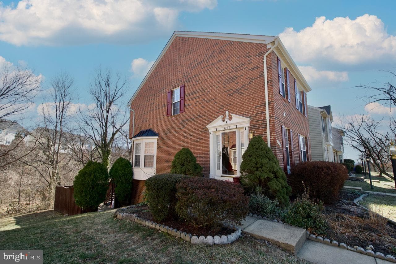 5215 Dunstable Lane photo 2