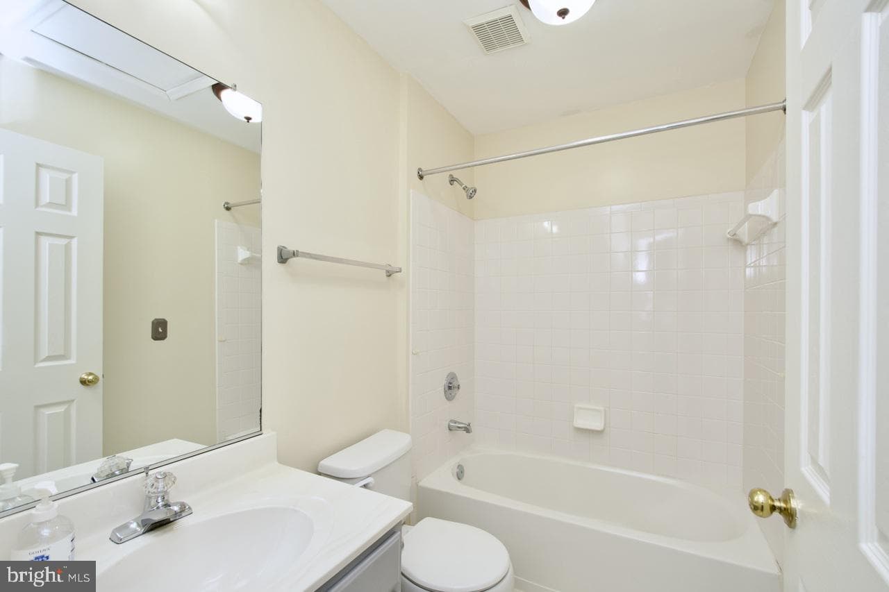 5215 Dunstable Lane photo 23