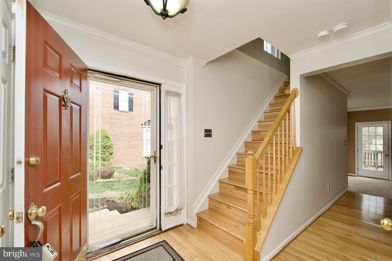 5215 Dunstable Lane photo 4