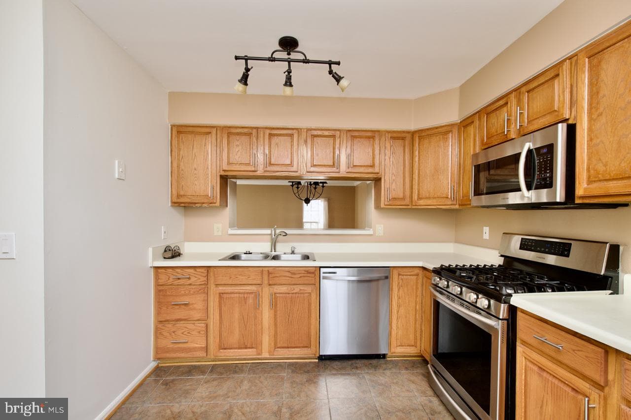 5215 Dunstable Lane photo 6