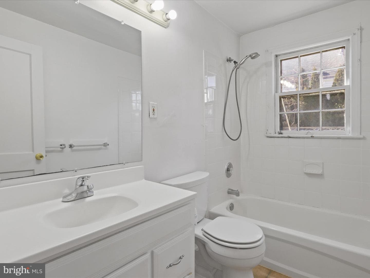 2834 Bolling Road photo 19