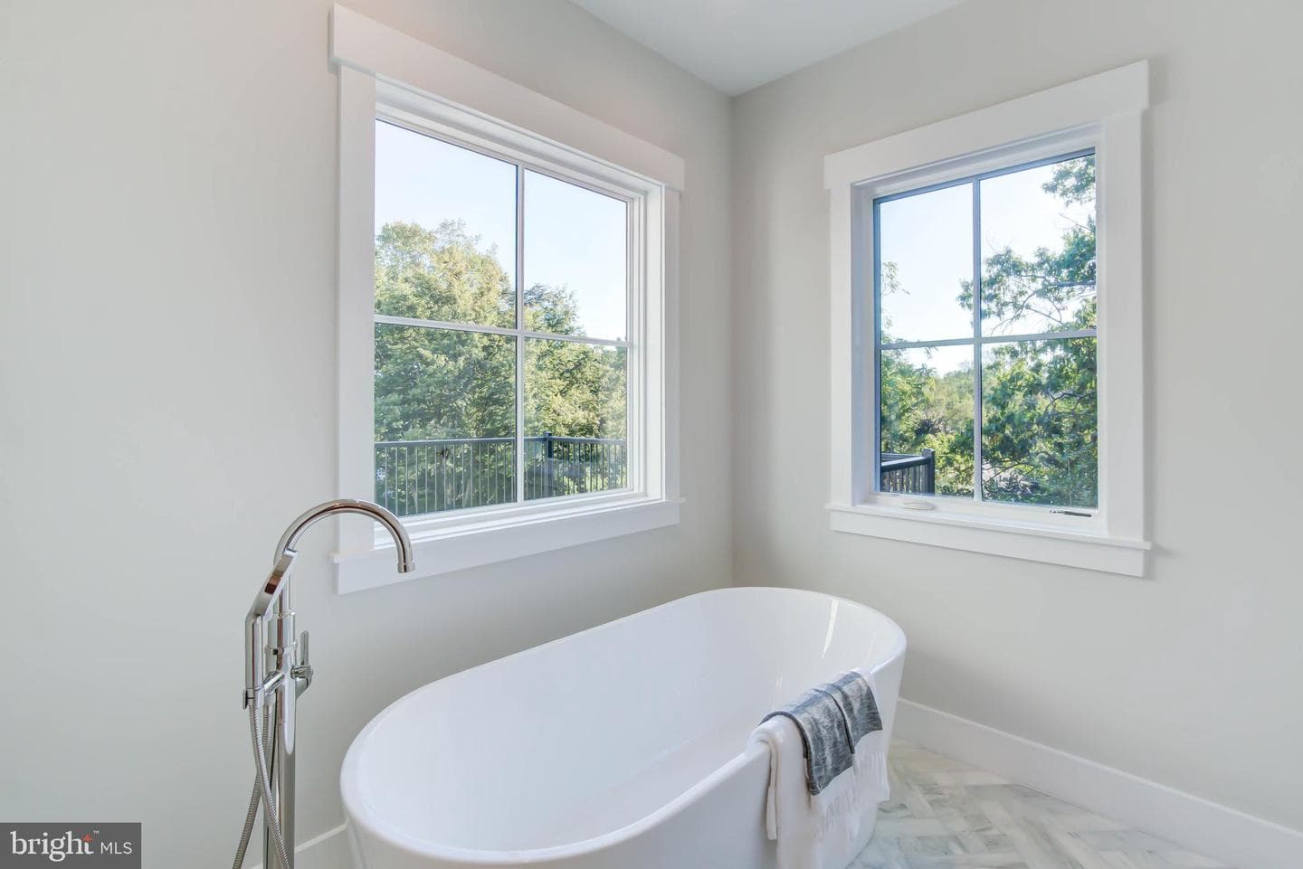1806 Dumbarton Street photo 45