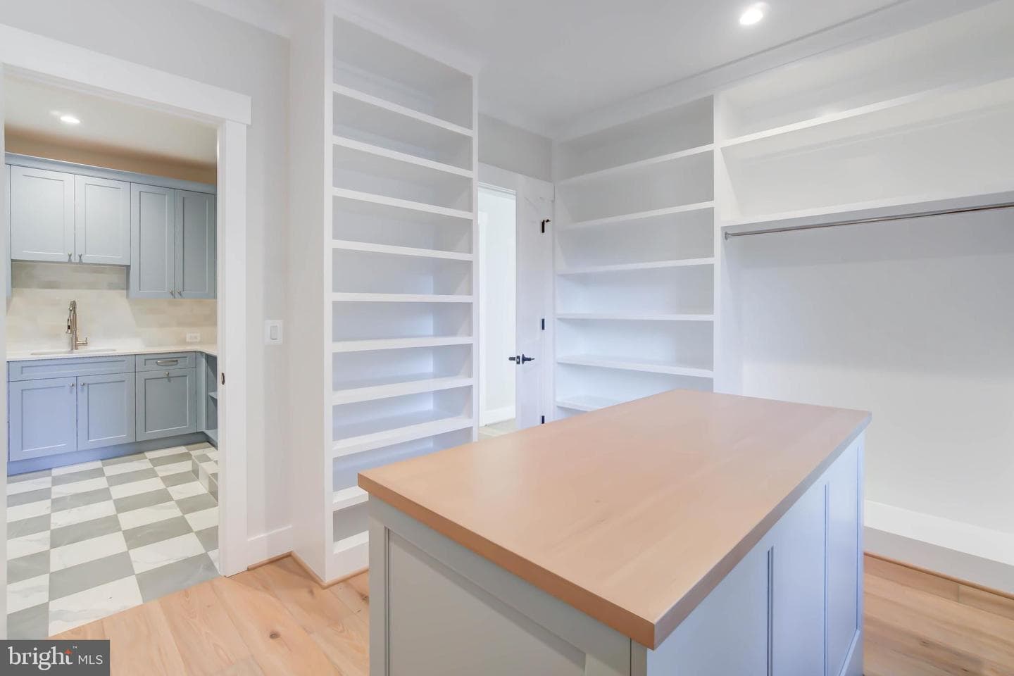 1806 Dumbarton Street photo 48