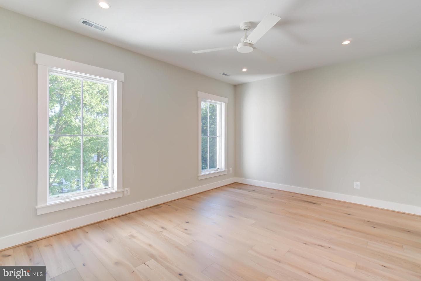 1806 Dumbarton Street photo 50