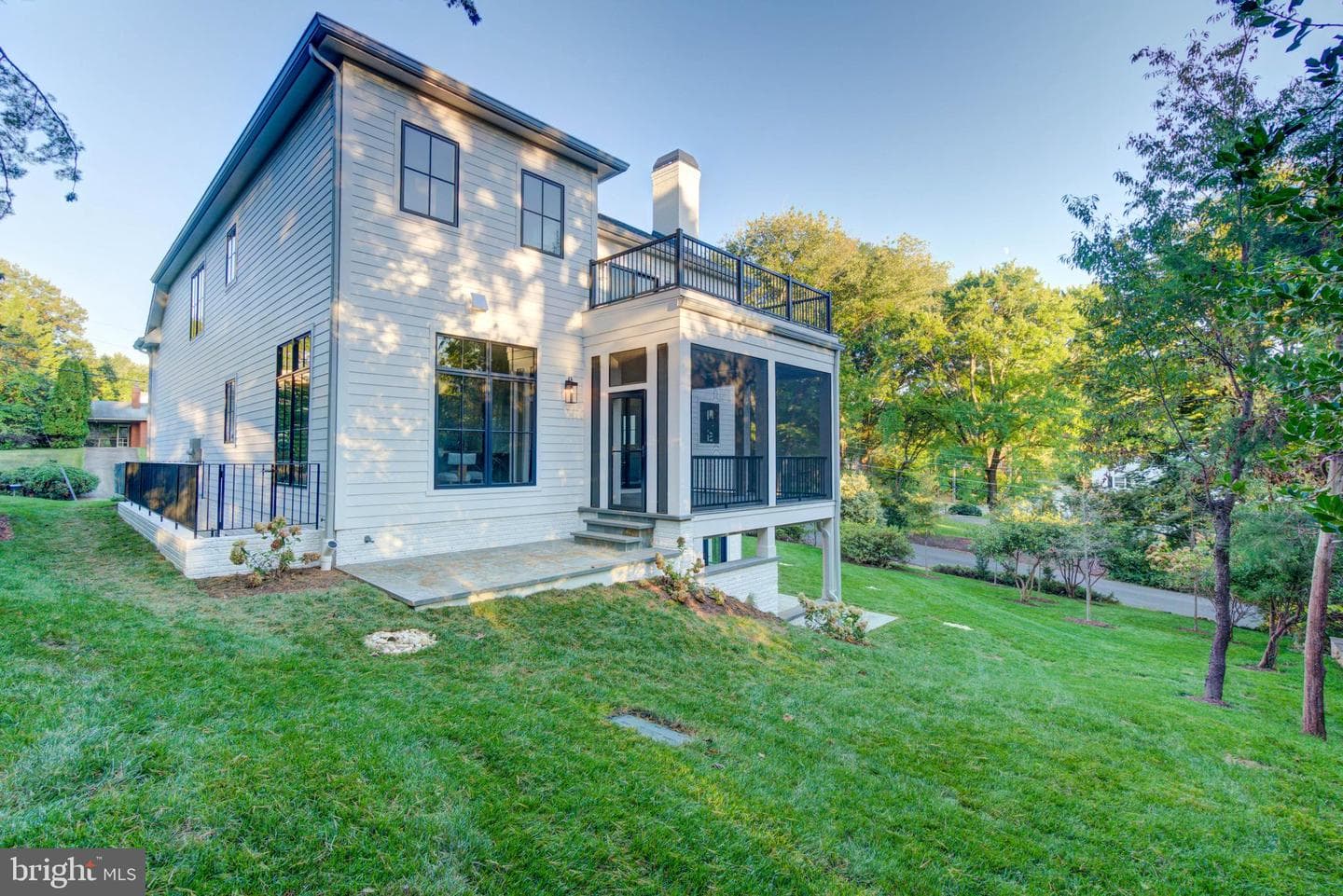 1806 Dumbarton Street photo 75
