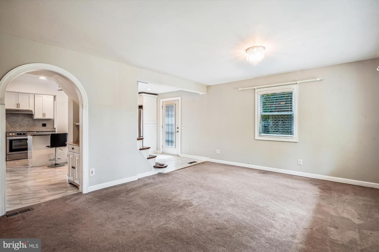 6169 Howells Road photo 3