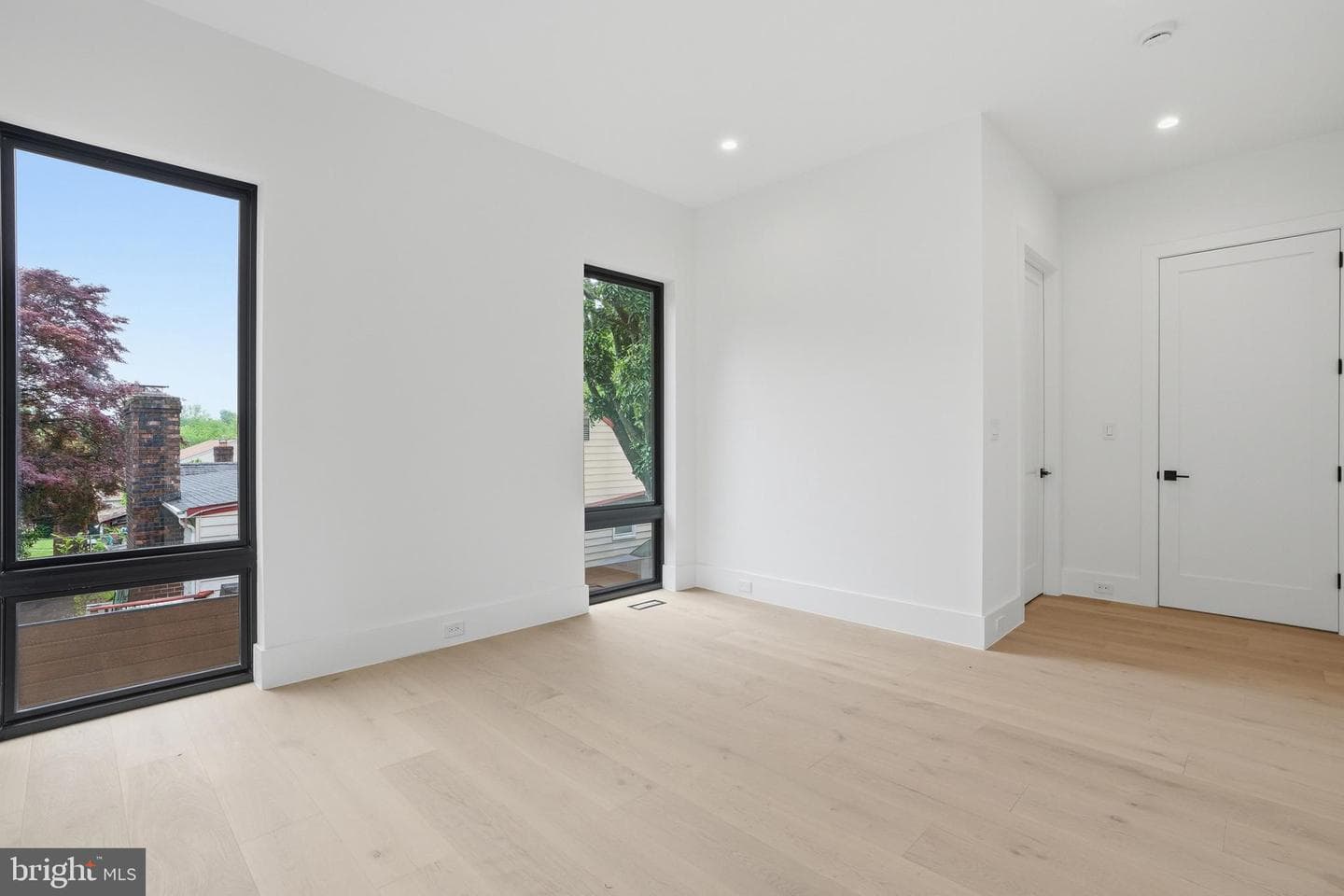 1747 Gilson Street photo 80