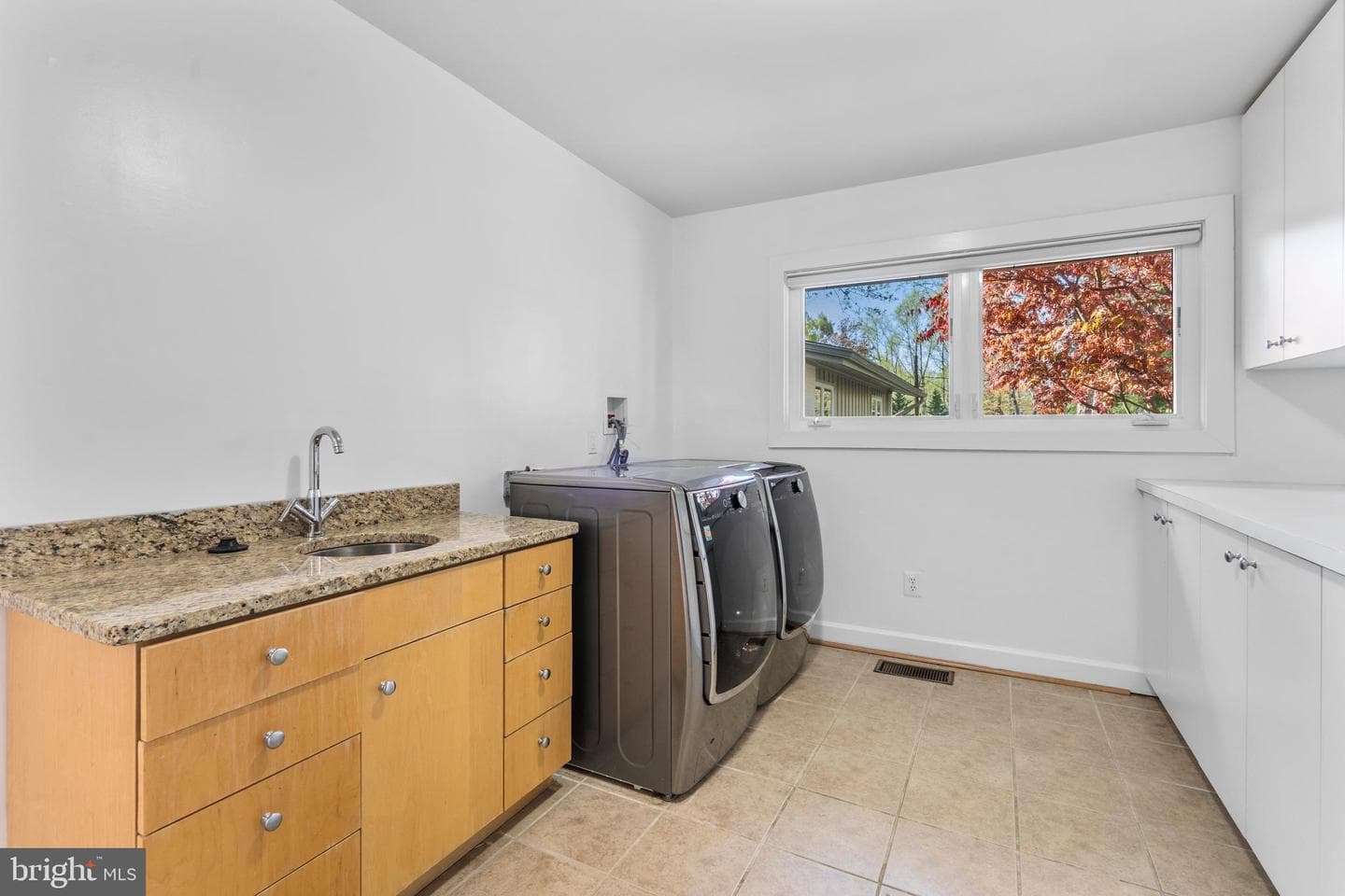 1436 Laburnum Street photo 71