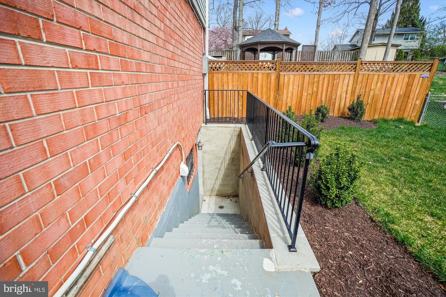 5517 Yorkshire Street photo 34