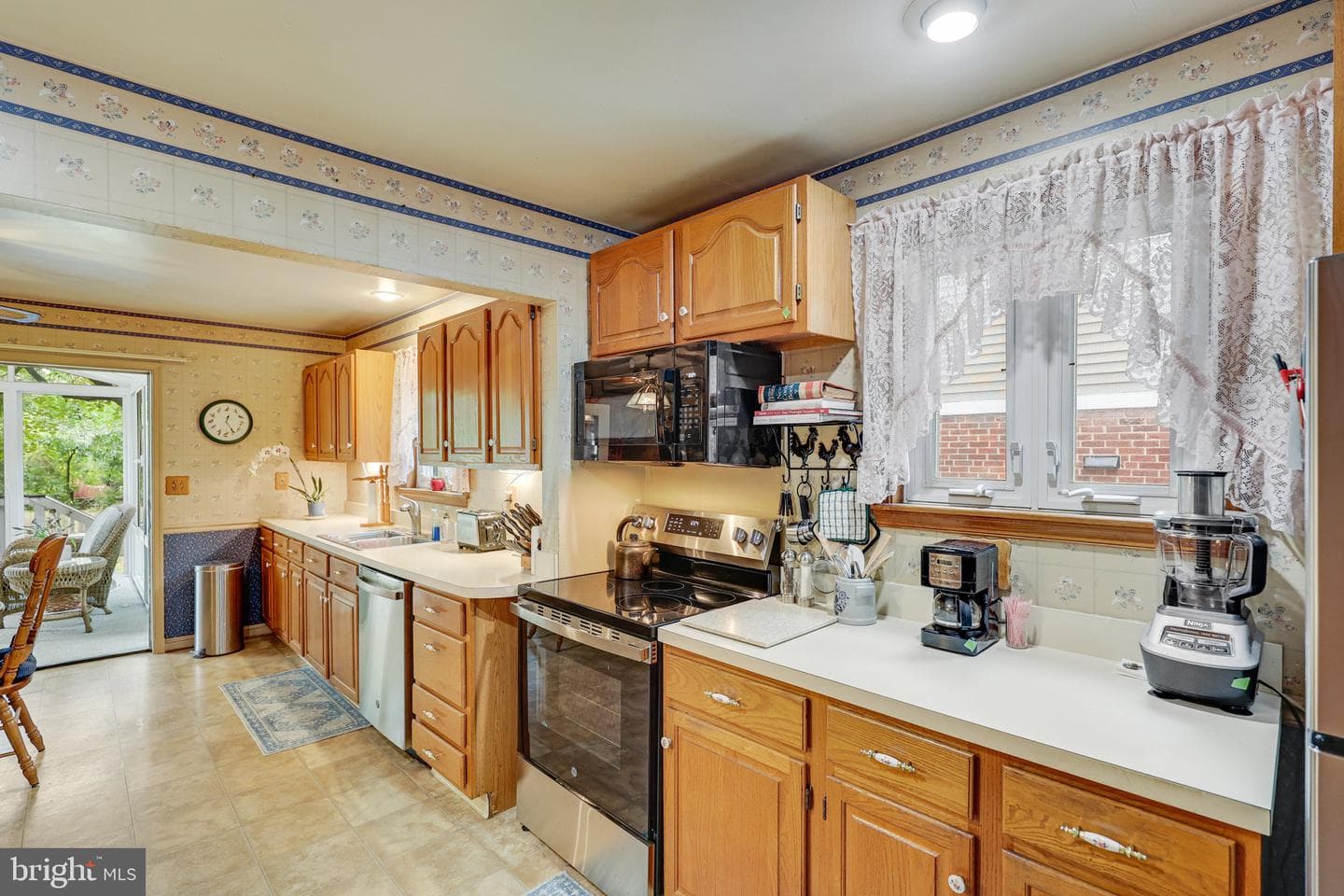 2805 Woodlawn Avenue photo 10