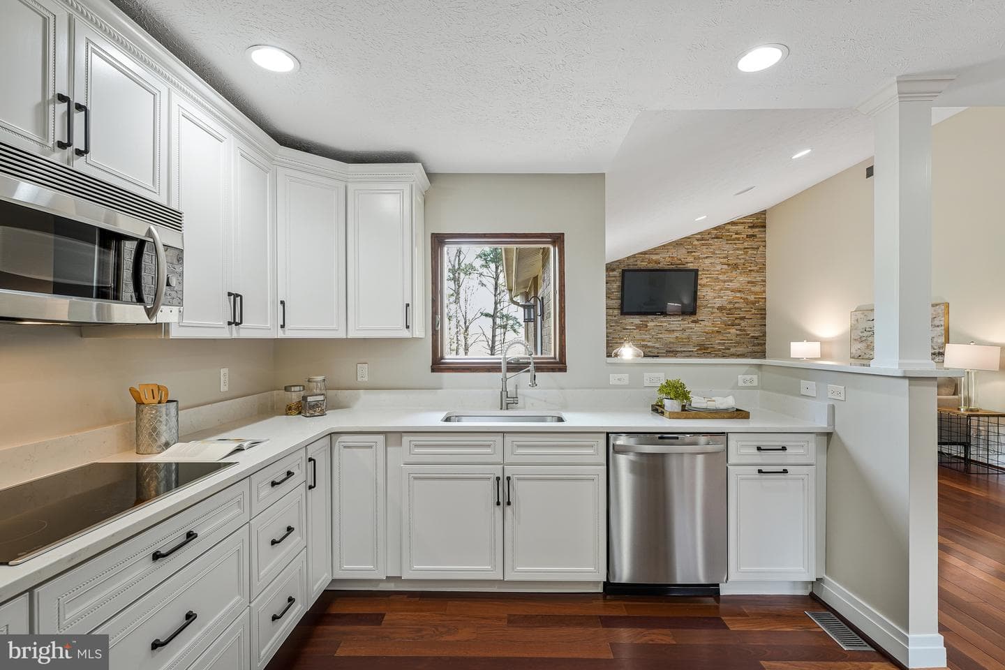 10226 Cedar Pond Drive photo 12