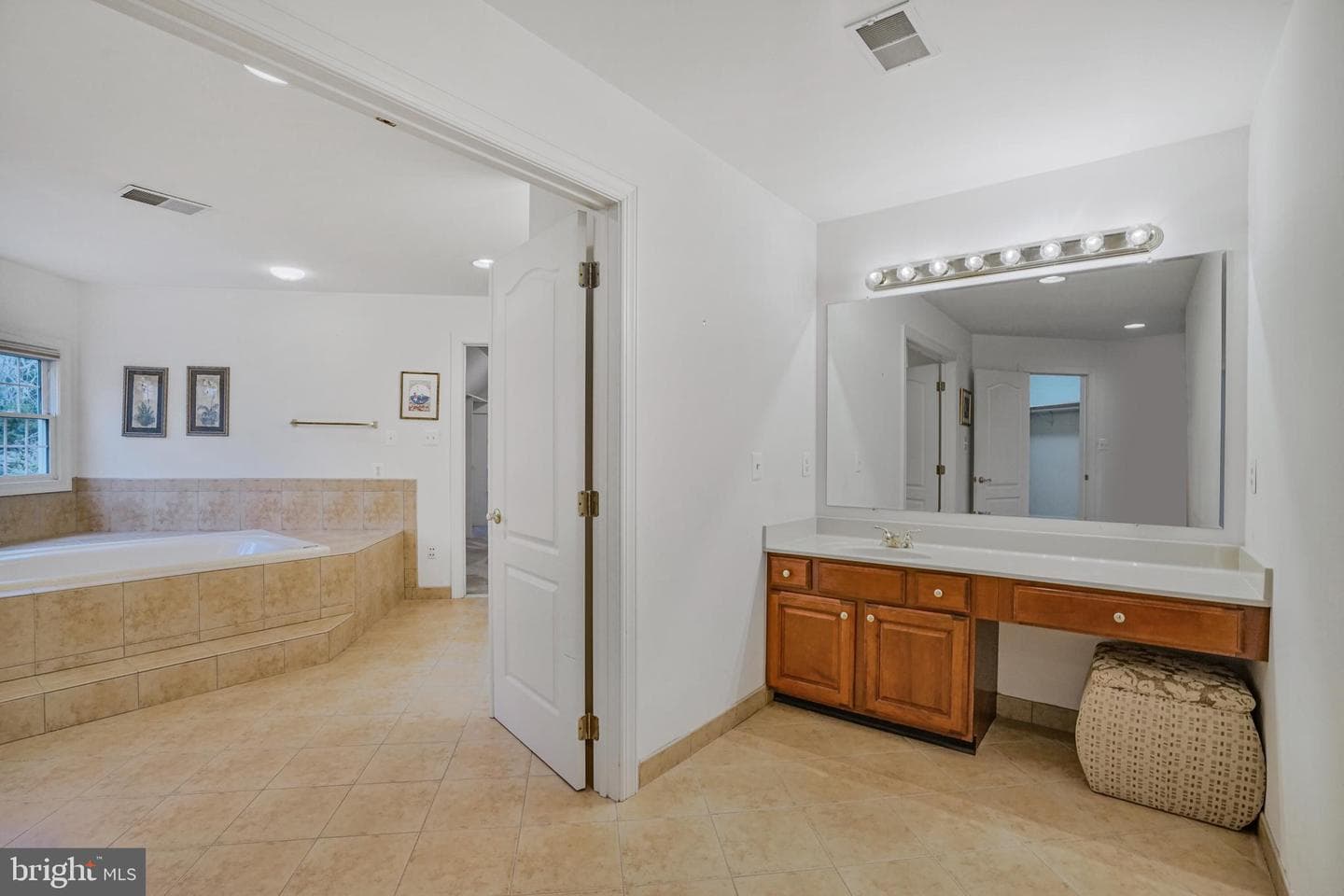 8404 Cardinal Rose Court photo 25