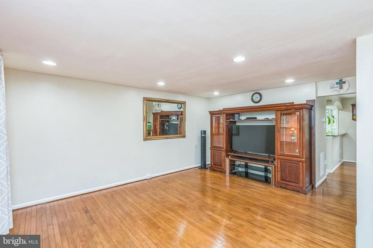 7449 Foxleigh Way photo 14