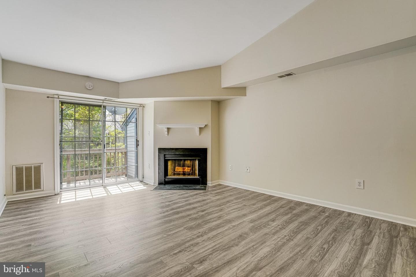 6908-J Victoria Drive #j photo 3